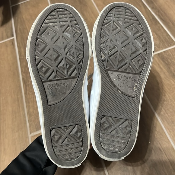 White converse - Picture 3 of 3